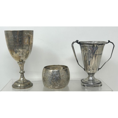 121 - A George V silver goblet, a trophy cup, 2.1 ozt, assorted napkin rings and other items (box)