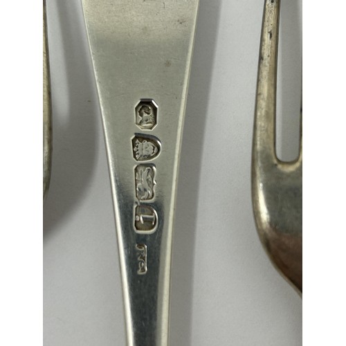 188 - A pair of George III silver Old English pattern forks, London 1784, 13 ozt, and four other forks (6)