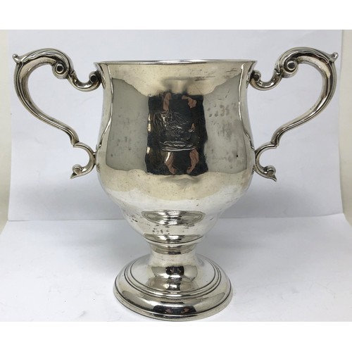 206 - An 18th century Irish silver two handled cup, marks rubbed, 14.5 ozt