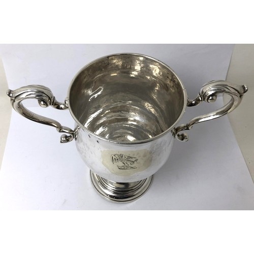 206 - An 18th century Irish silver two handled cup, marks rubbed, 14.5 ozt