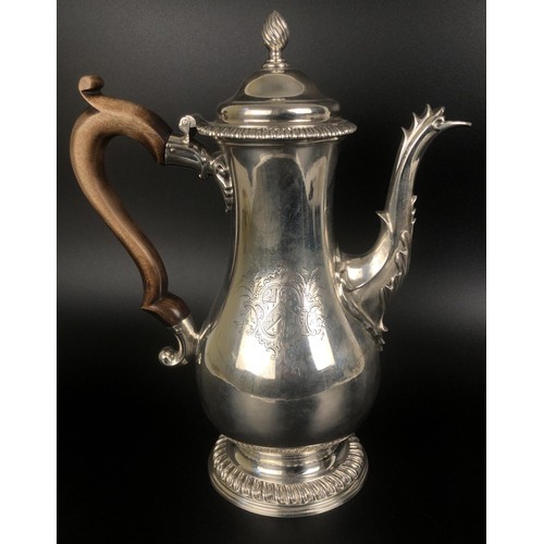 269 - A George III silver coffee pot, with a turned wooden handle, London 1769, 26.5 ozt, all in 26.5 ozt