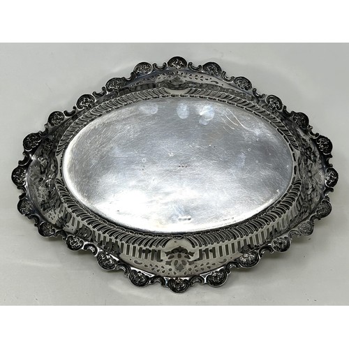 279 - An Edward VII silver pierced oval dish, Sheffield 1909, 10.9 ozt