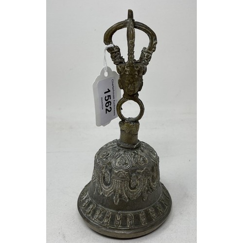 940 - An Indo-Chinese style hand bell, 17.5 cm high, with a clapper