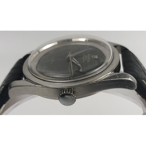 364 - A gentleman's Universal Geneve Polerouter Automatic Microtor wristwatch, with a black dial