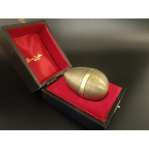 84 - A silver gilt Easter egg, by Stuart Devlin, No 35, London 1979, 3.46 ozt, cased, with receipt