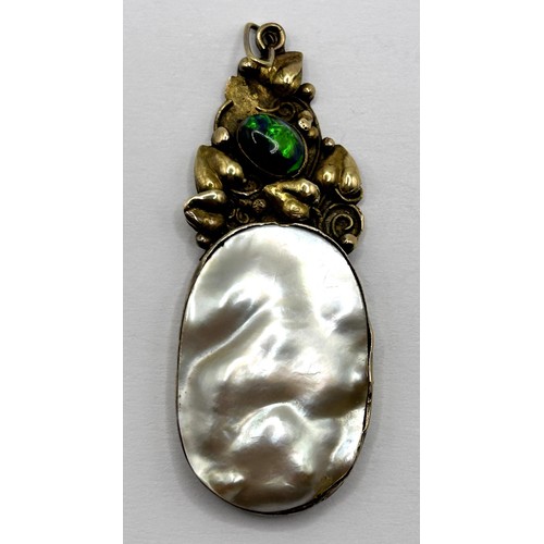 400 - An Arts and Crafts yellow coloured metal, shell and green stone pendant, by Jean Bassett, 5 cmProven... 