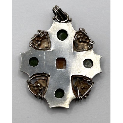 406 - An Arts and Crafts silver coloured metal, green and amber stone pendant, by Jean Bassett, 5 cmProven... 