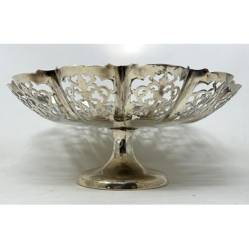 273 - A George V silver pierced tazza, Sheffield 1936, 15 ozt