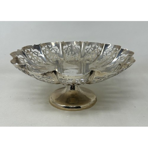 273 - A George V silver pierced tazza, Sheffield 1936, 15 ozt