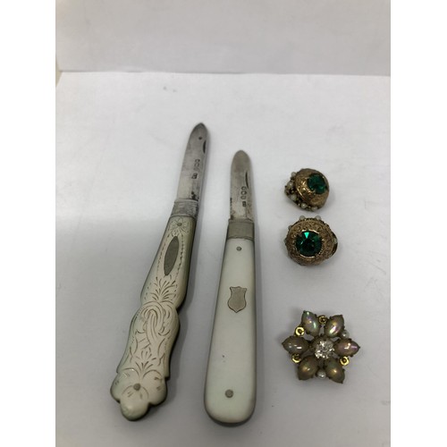 289 - A George V silver mother of pearl handled silver fruit knife, Sheffield 1939, another Sheffield 1915... 