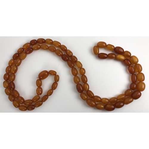 718 - An amber bead necklace