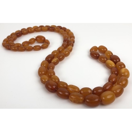 718 - An amber bead necklace