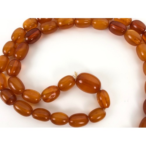 718 - An amber bead necklace