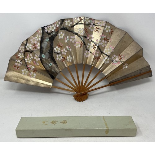 807 - A carved ebony fan, lace painted flowers, 36 cm, and five other fans  (6)