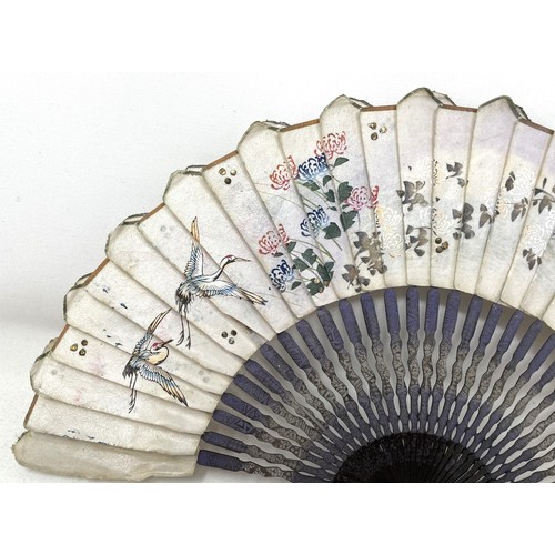 809 - A mother of pearl fan, silk painted flowers, 30 cm, and three others (4)