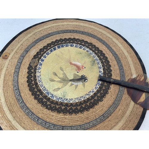 811 - A Japanese fan, decorated fish, 40 cm