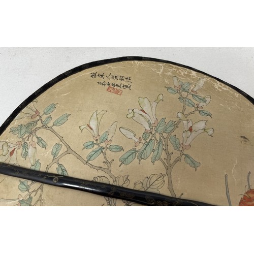 811 - A Japanese fan, decorated fish, 40 cm