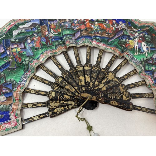 812 - A lacquered fan, decorated figures, paper painted with figures, 22 cm