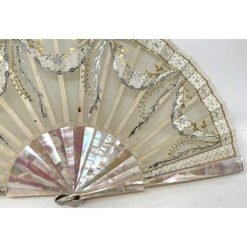 814 - A mother of pearl fan, the lace applied paper festoons, 24 cm