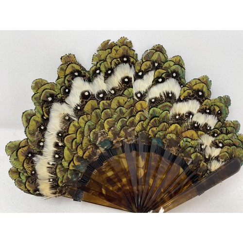 816 - A fancy feather fan, 16 cm