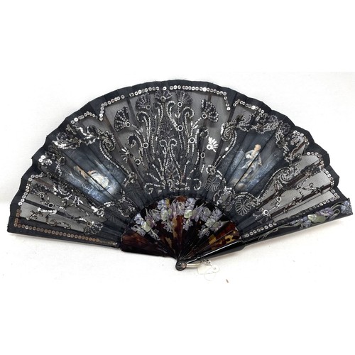 818 - A mother of pearl fan, the lace painted flowers, 18 cm and three other fans (4)