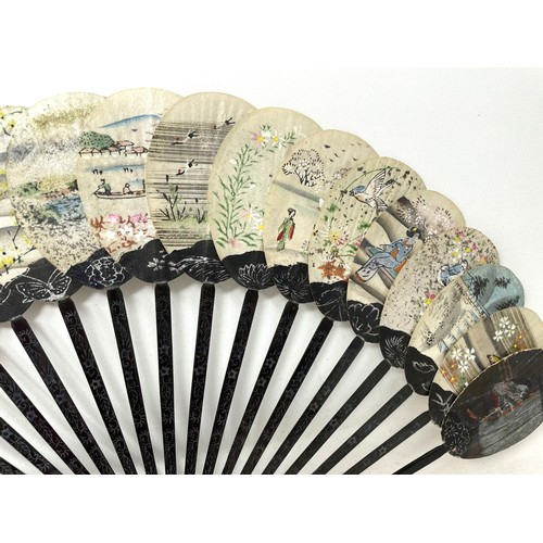 819 - A painted fan, the paper decorated print of military leaders, 23 cm, and four others (5)