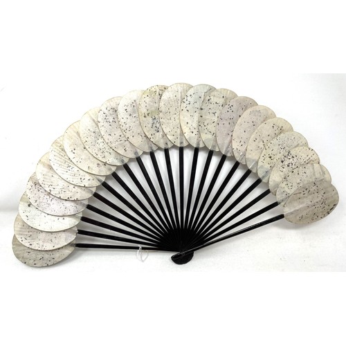 819 - A painted fan, the paper decorated print of military leaders, 23 cm, and four others (5)