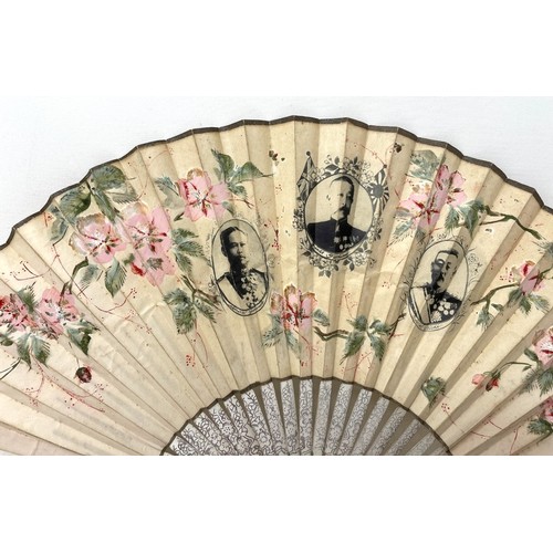 819 - A painted fan, the paper decorated print of military leaders, 23 cm, and four others (5)