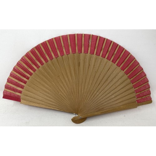 820 - An ebonised fan, the silk painted flowers, 25 cm, boxed, and five other fans (6)