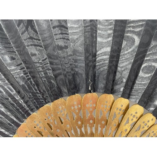 820 - An ebonised fan, the silk painted flowers, 25 cm, boxed, and five other fans (6)