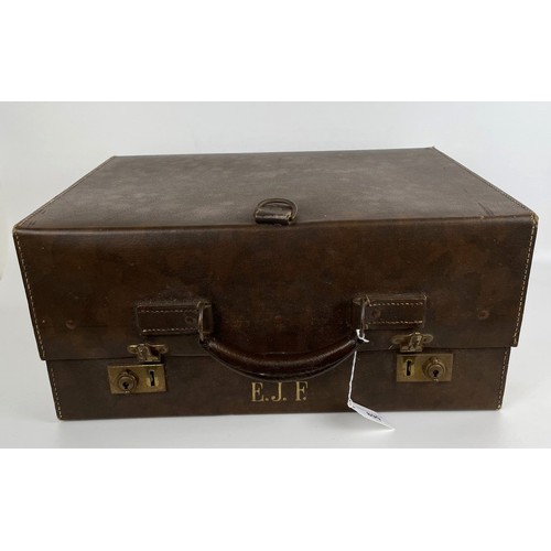 890 - A vintage travelling shoe case, to include five pairs of ladies shoes