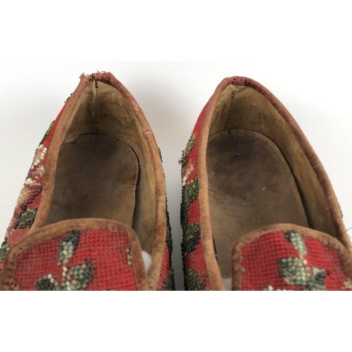 824 - A pair of late 19th/early 20th century beadwork slippers, decorated flowers