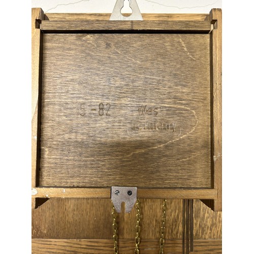 953 - A modern wall clock, in an oak case