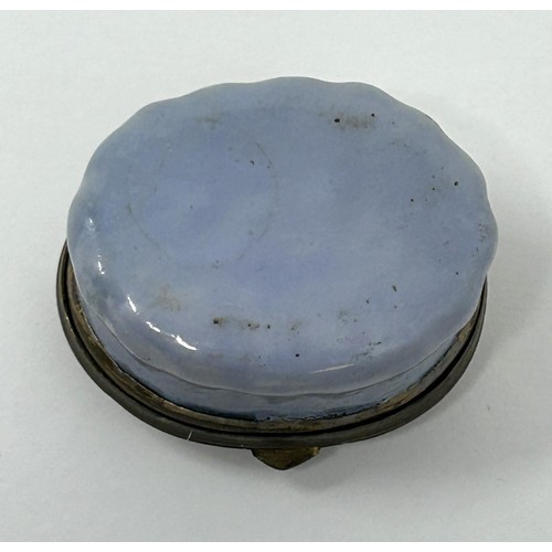 1033 - A George III enamel patch box, the lid reading A Trifle From Totnes, 2.4 cm wide