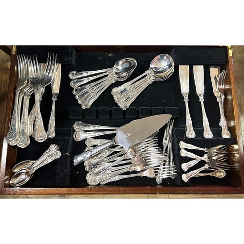 321 - A silver plated King's pattern canteen of cutlery, in a mahogany case