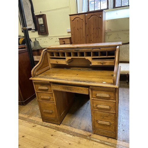 1139 - An oak tambour fronted desk, 120 cm wide