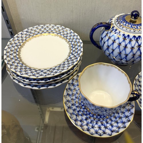 1107 - A Russian porcelain coffee service