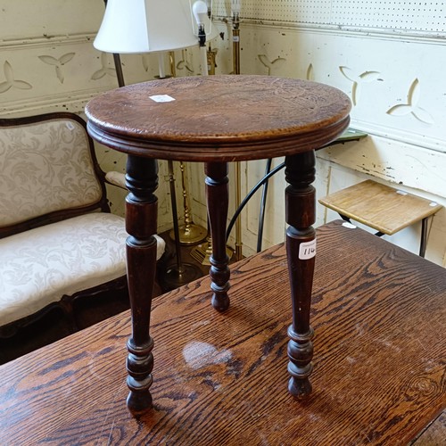 1141 - An oak coffer, 112 cm wide, an oak coffee table and a stool (3)