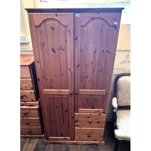 1118 - A pine chest, 81 cm wide, a pair of bedside chests, and a wardrobe (4)