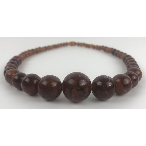 884 - An amber type bead necklace