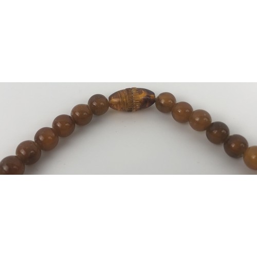 884 - An amber type bead necklace