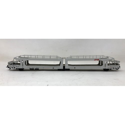 330 - An OO gauge Fleischmann locomotive, No 4215 and assorted Fleischmann carriages and rolling stock, No... 