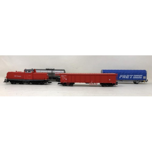 330 - An OO gauge Fleischmann locomotive, No 4215 and assorted Fleischmann carriages and rolling stock, No... 