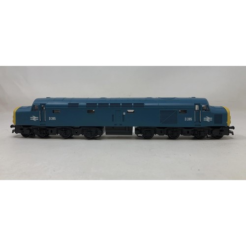 337 - An 00 gauge Hornby 0-6-0 locomotive, No R2417, a Colin Craig unmade kit, a Hornby carriage, R4237, a... 