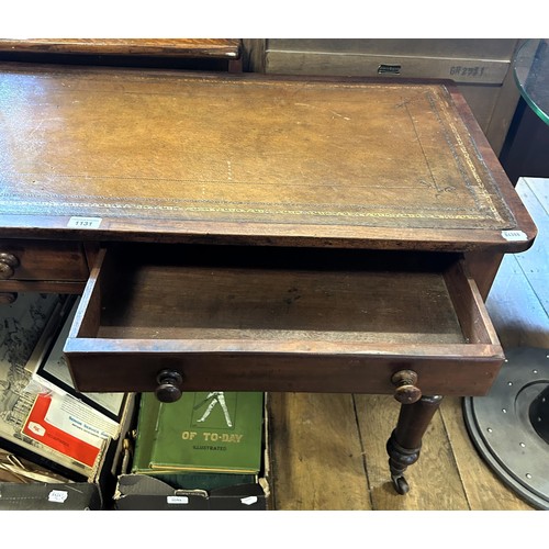 992 - A mahogany kneehole desk, 125 cm wide