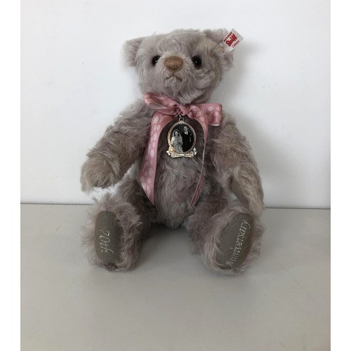 303 - A Steiff bear, The Steiff Platinum Jubilee Bear, No 939, boxed with certificate, The House Of Windso... 