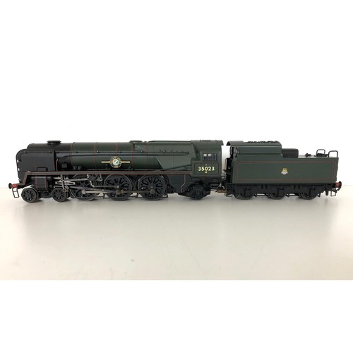 313 - A Hornby OO gauge 4-6-2 locomotive and tender, No R2170, boxed, and assorted OO gauge locomotives, t... 