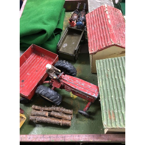 318 - Assorted painted lead and other farmyard animals, buildings, and other related items (qty)