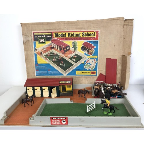 326 - Assorted Britains agricultural and other models