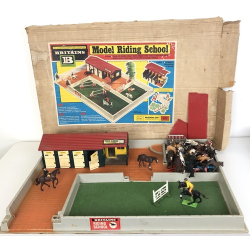 326 - Assorted Britains agricultural and other models